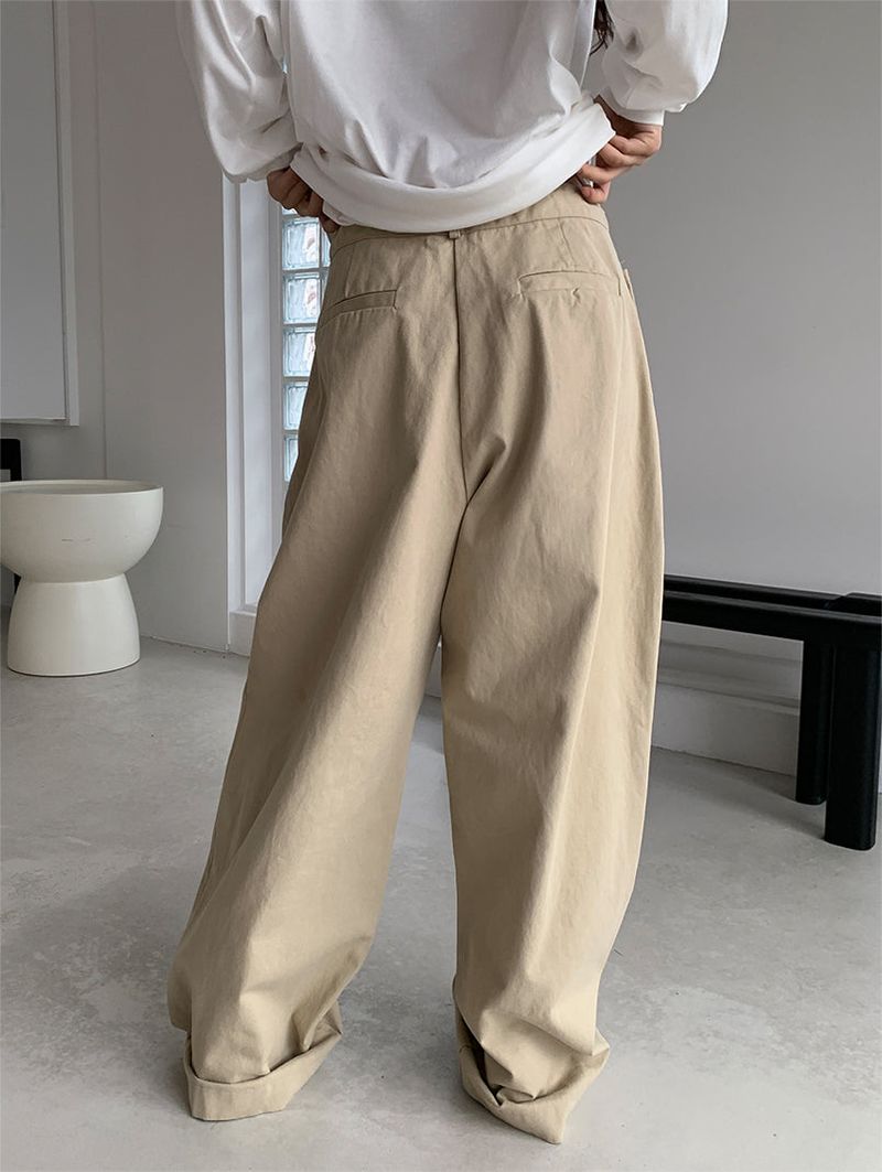 CURVED TUCK COTTON TROUSER