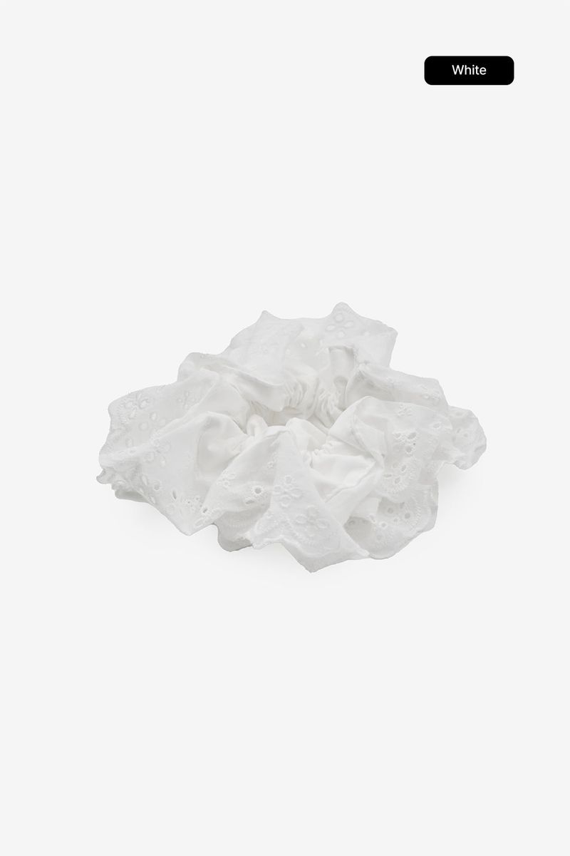Elvie broderie scrunchie