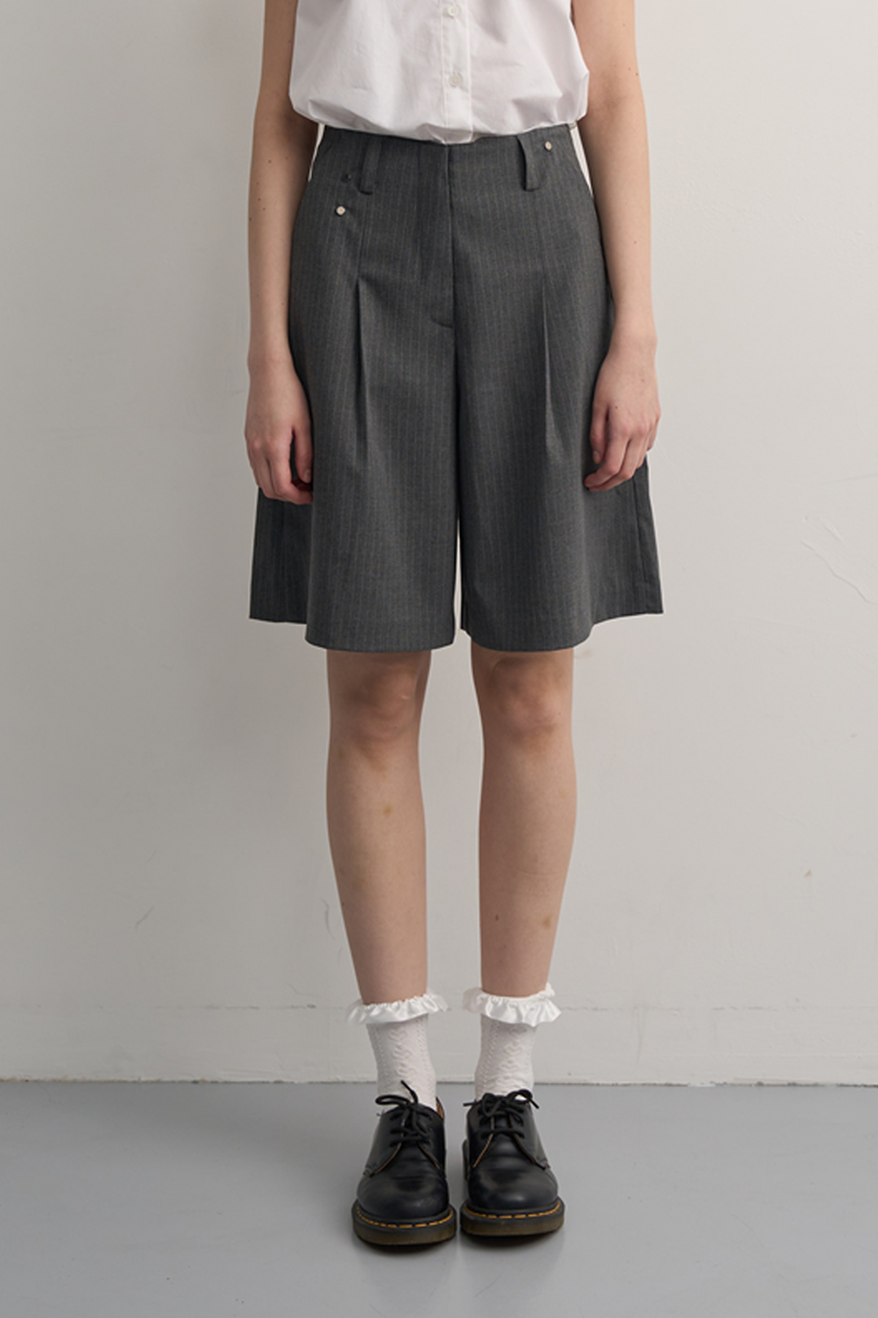 STRIPE RIVET BERMUDA PANTS