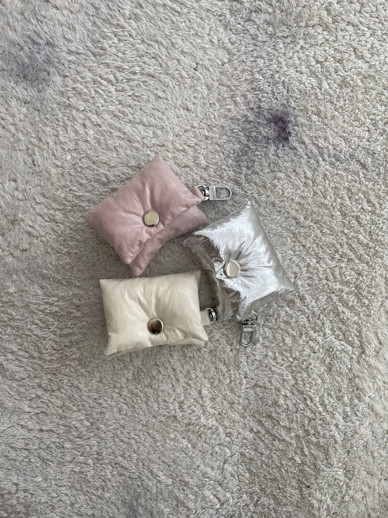 [クリーム] ハンドメイド AirPods ポーチ