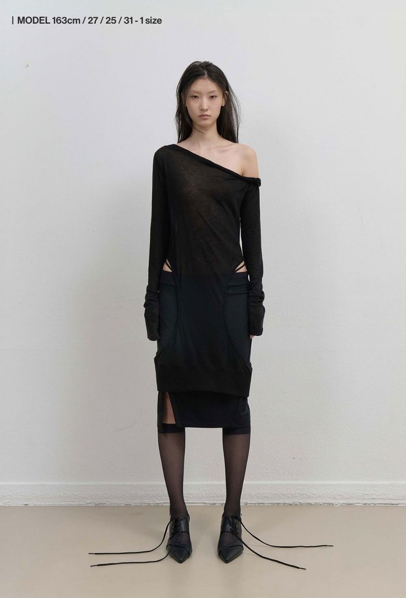 Curved Cut Layered Tee / Black
