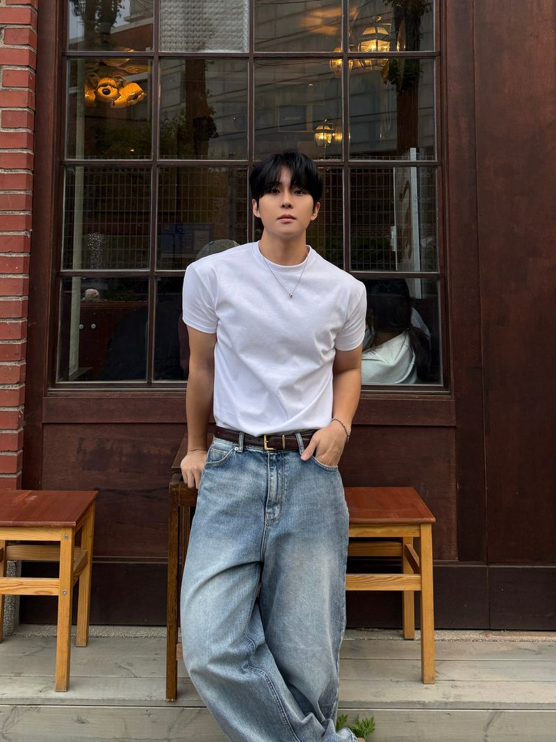 If semi-wide denim pants