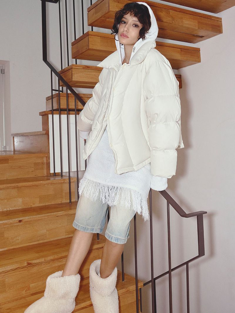 CURVE LINE COLLARED DOWN PUFFER (IVORY)