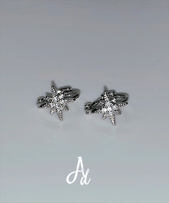 Adamdree（アダムドリー）の「スノフレークススパークワンタッチピアス 2PCS（アクセサリー）」
