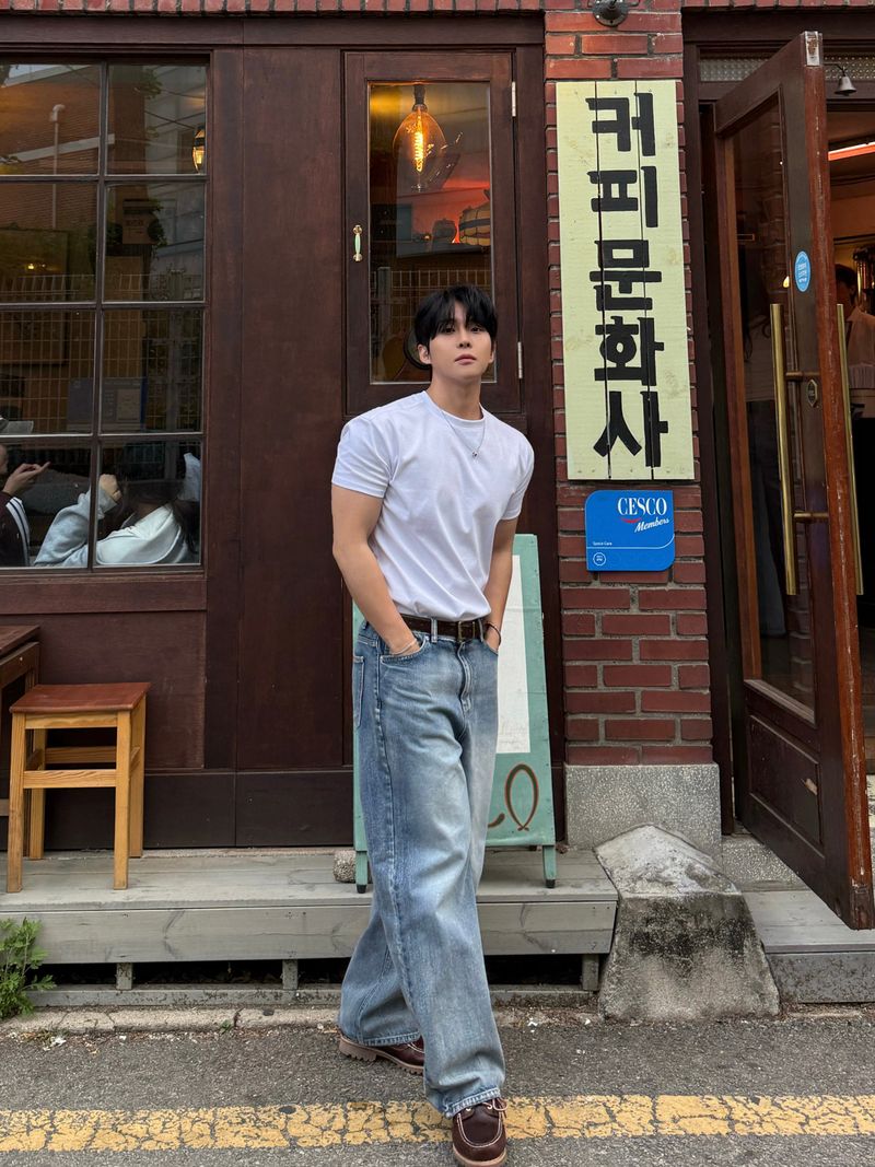 If semi-wide denim pants