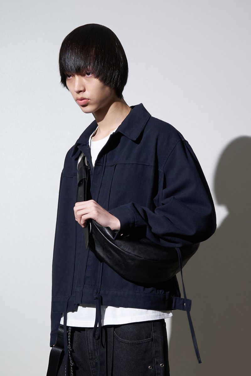 H-Buckle Banana Leather Bag (black)