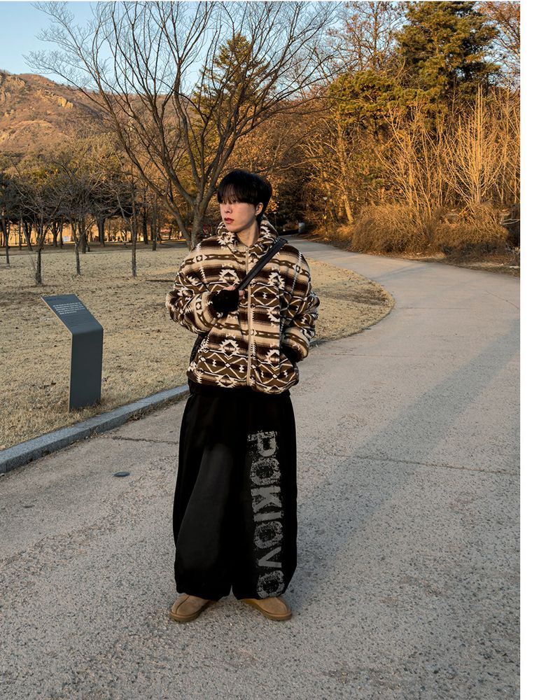 Poki Big Wide Lettering Sweat Pants