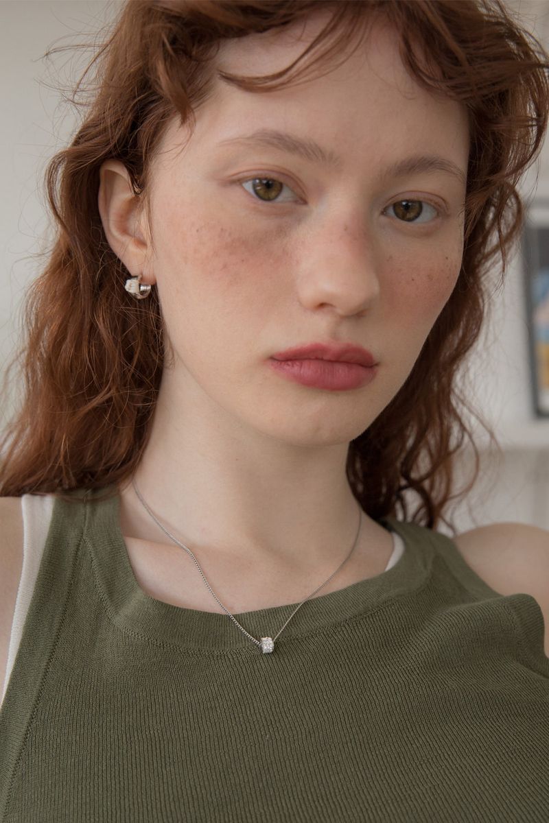 3 pendant point with slim chain necklace
