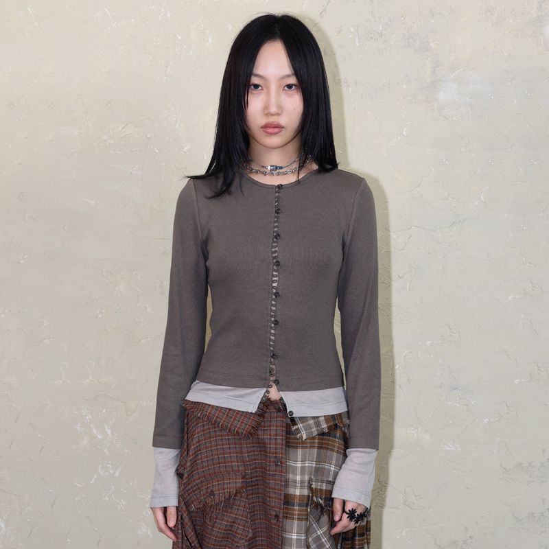LAYERED BUTTON LOOP TOP
