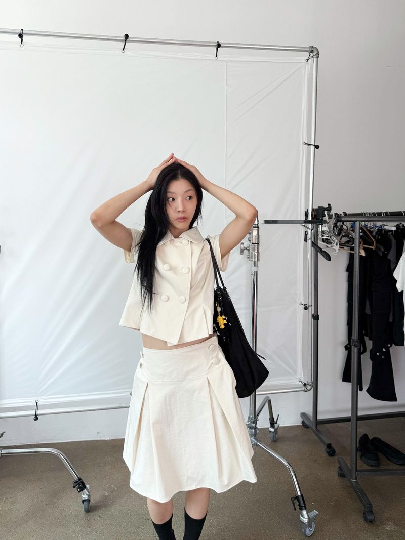 DOUBLE BUTTON PLEATS SKIRT