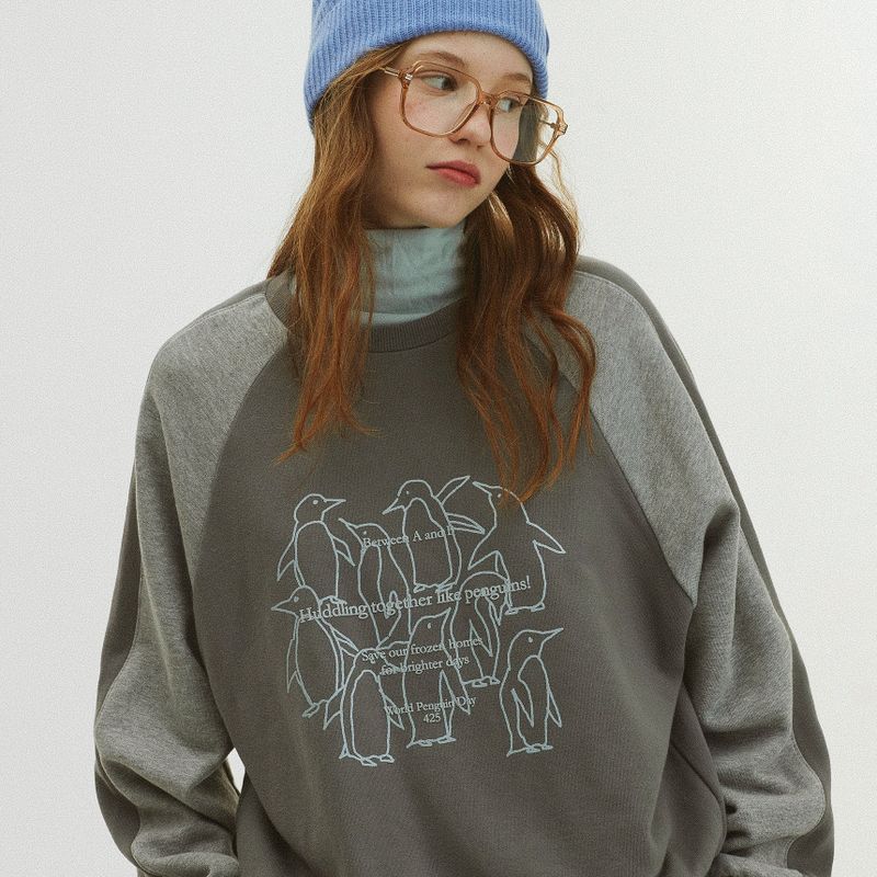 Between A and B（ビットウィーンエーアンドビー）の「HUDDLING PENGUIN RAGLAN SWEATSHIRT_GRAY（Tops）」