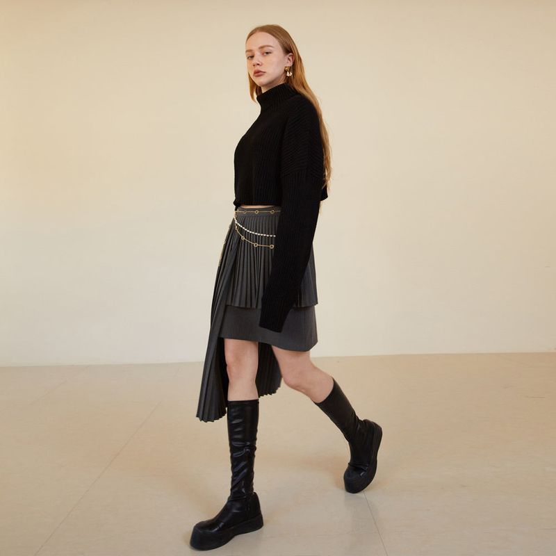 UNBAL PLEATS SKIRT (CHARCOAL)