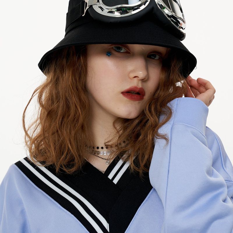 OTHER-worldly（アザーワールドリー）の「Overfit VV-neck Sweat Shirt [Violet]（Tops）」
