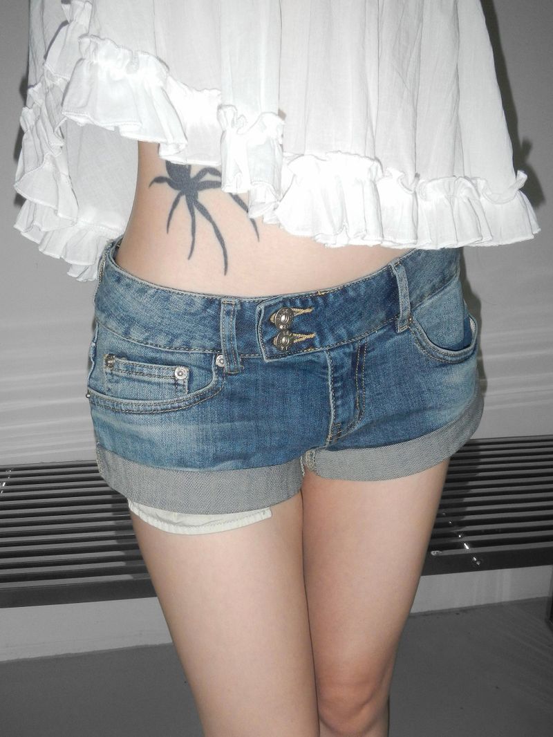 Indigo rollup denim shorts