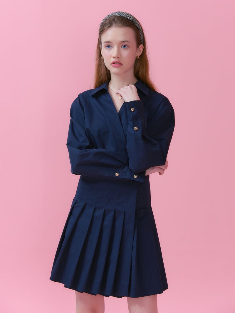 vem.ver（ベムバー）の「GOLD BUTTON POINT PLEATS WRAP ONEPIECE_NAVY（Dresses）」