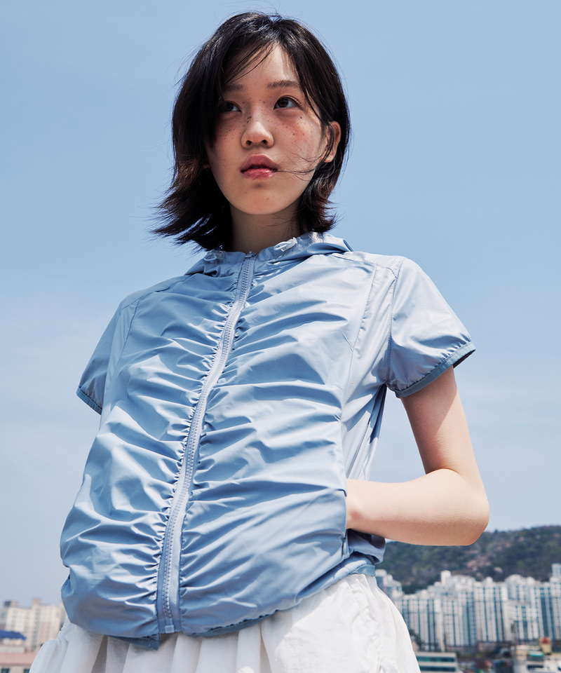 ITZAVIBE（イッザバイブ）の「シャーリングウィンドブレーカー - スカイブルー（ジャケット/アウター）」