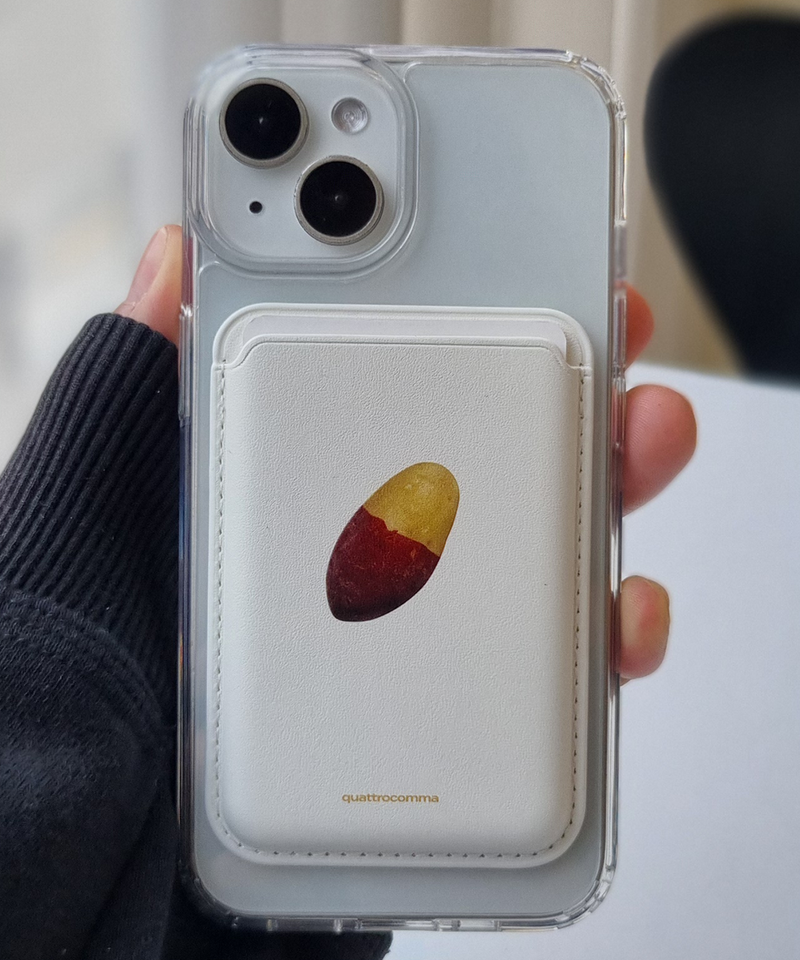 quattrocomma(クアトロコンマ)の「Sweet potato MagSafe leather card wallet (Smartphone Accessories)」
