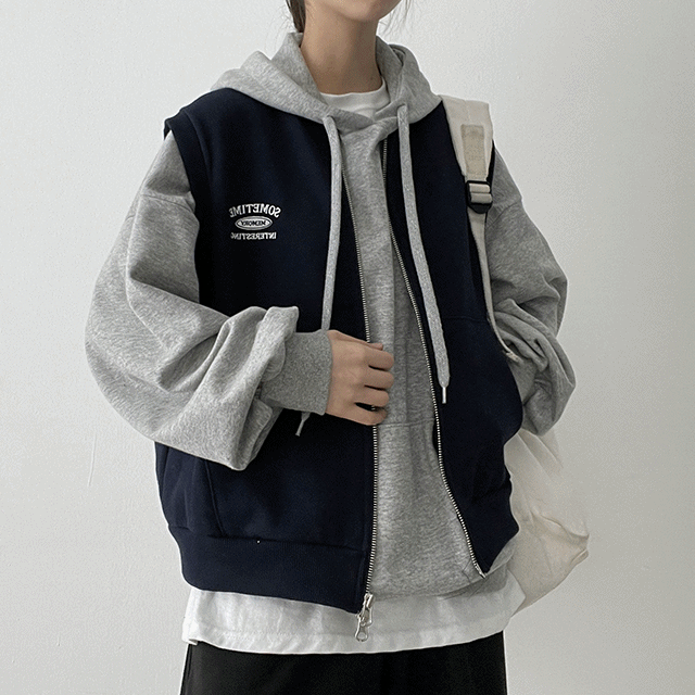hijjoo（ハイチュー）の「Time Embroidery Two-Way Vest Zip-Up（Tops）」