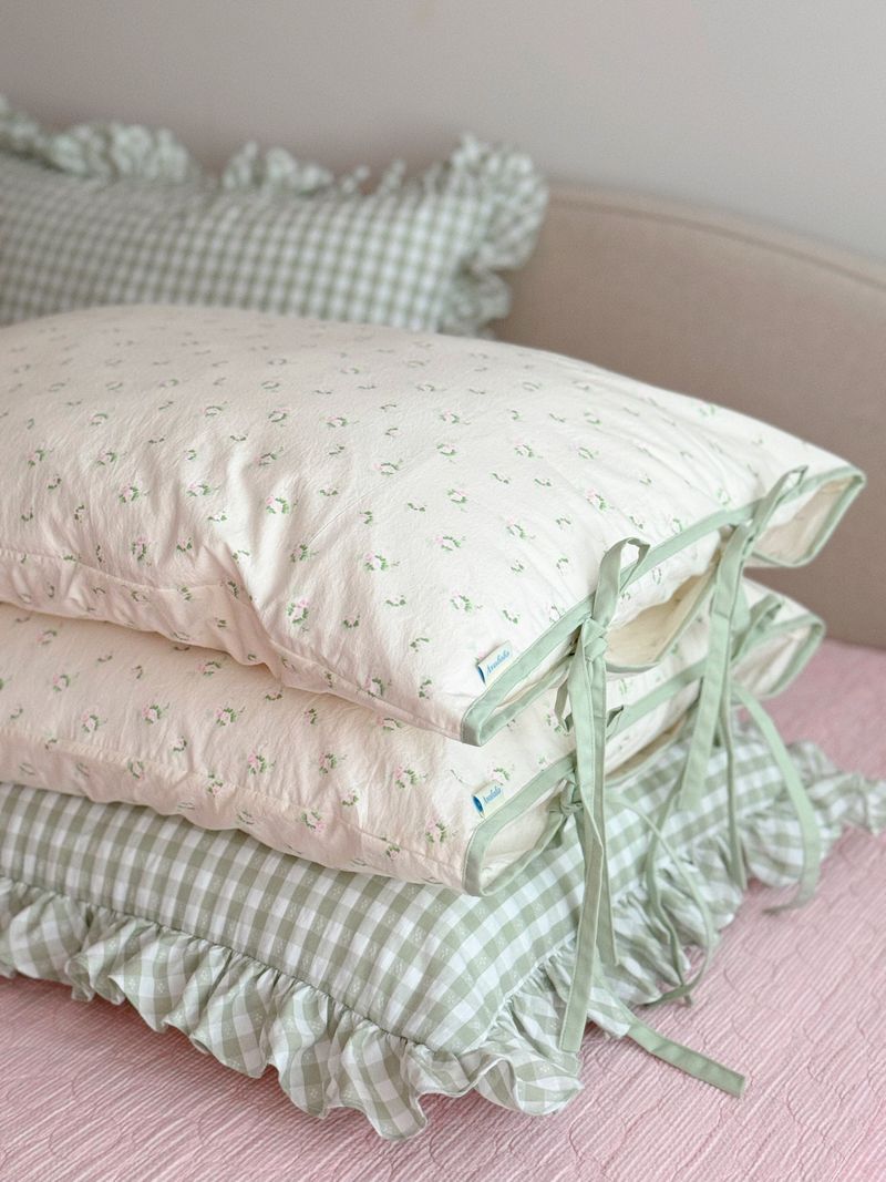 Flo ribbon string pillow cover floral pattern hotel style