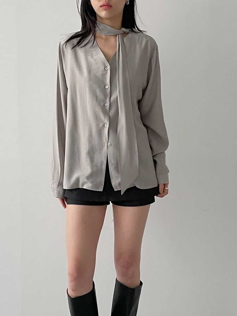INCHANT ME（インチャントミー）の「Lien V-Neck Tie Blouse（Tops）」