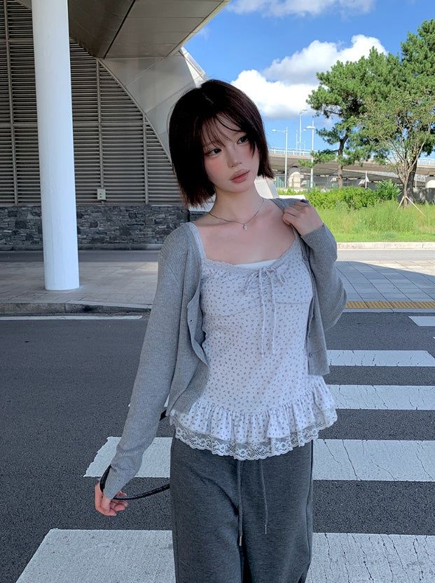 anyonemore(エニーワンモアー)の「スリンフラワーフリルカーディガンスリーブレスセット(トップス)」