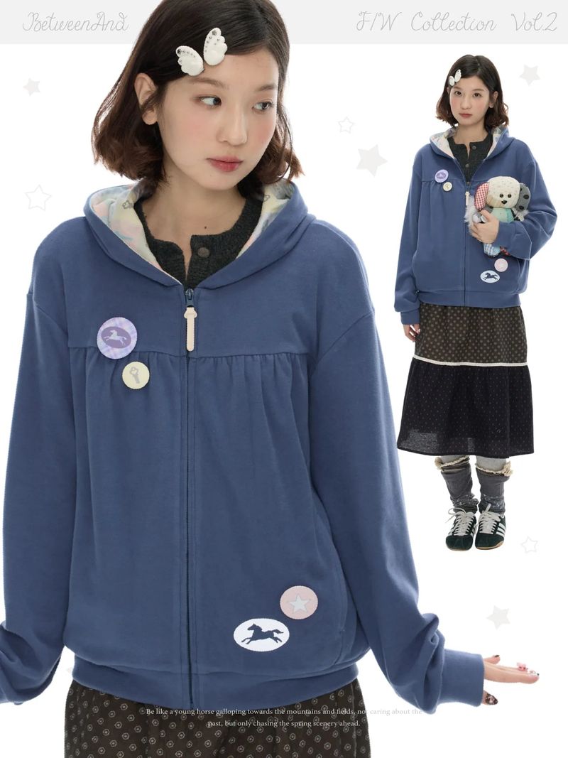 BETWEENAND（ビトゥウィーンアンド）の「BETWEENAND Foggy blue double-sided brushed pleated hoodie – a new autumn jacket/sweater（Tops）」