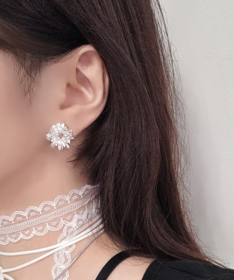 Flower white cubic earring