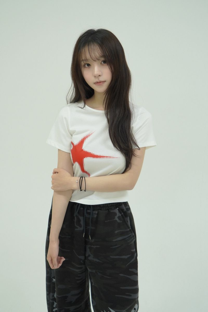 UPDRAFT（アップドラフト）の「スパークプリントスリムTシャツ [ホワイト]（トップス）」