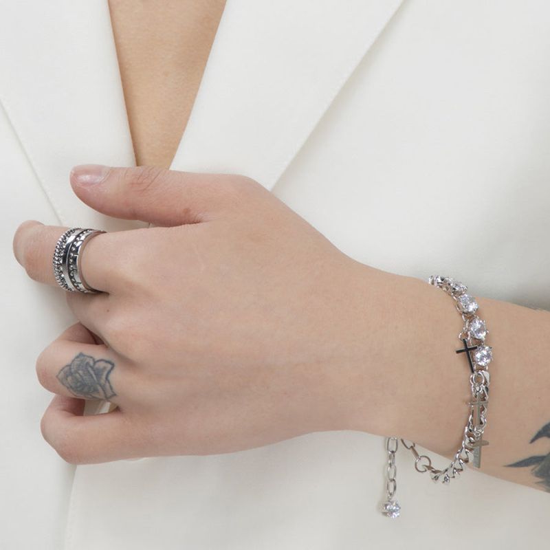 [Wearing Stray Kids] Cross Unbalanced Cubic Chain Bracelet 