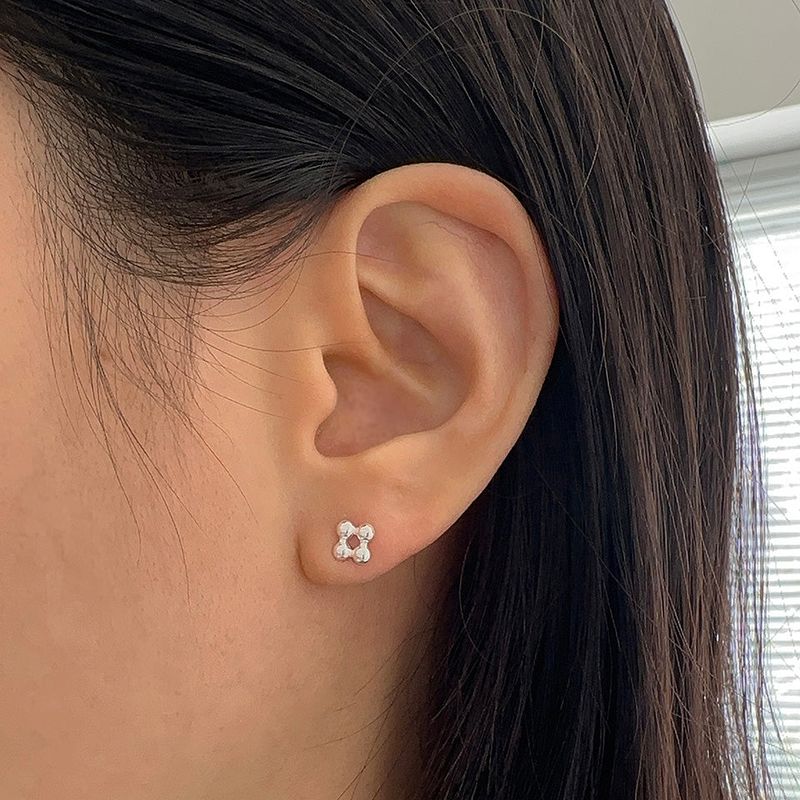 MOSXE（モスクス）の「[925silver] Mini dot earring（Accessories）」