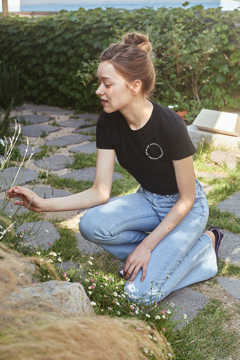 ROUND LOGO CROP T-SHIRTS_2COLORS
