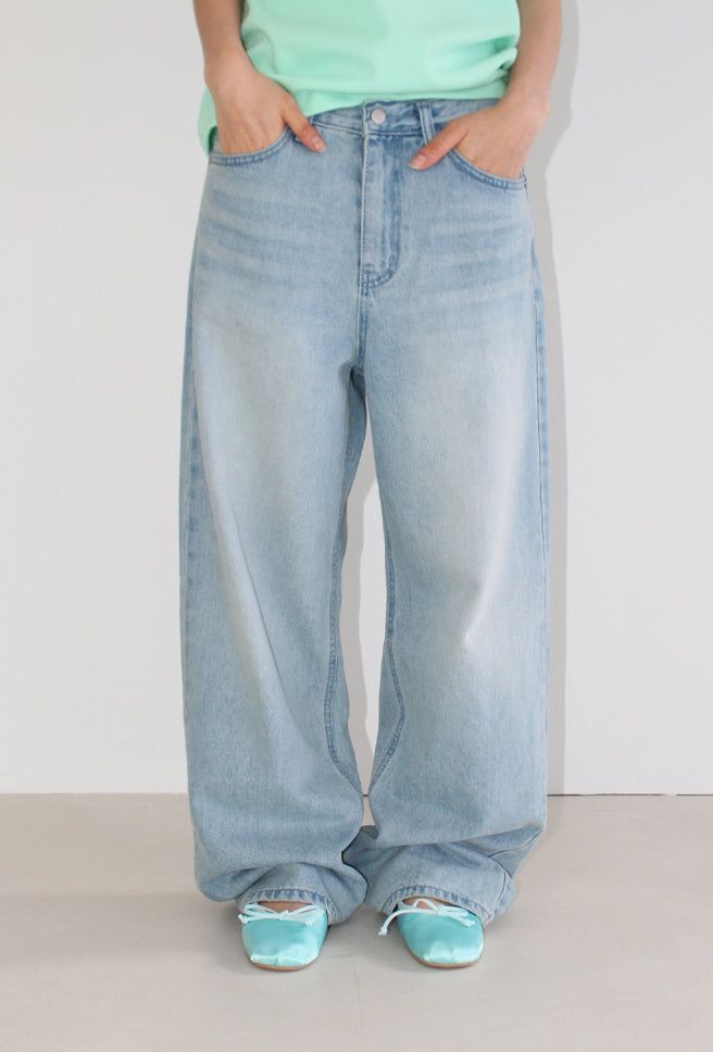 AAKE(アケ)の「CLOUD WASHED WIDE DENIM(Pants)」