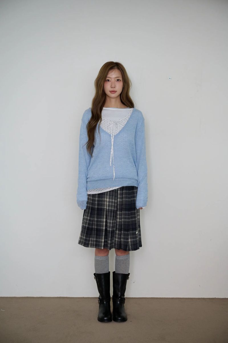 FABLE DEEP V-NECK KNIT