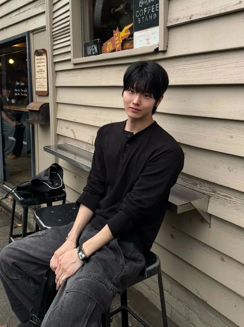 WHAT A LOOK（ワット ア ルック）の「ボーン スラブ カット ヘンリーネック ロングスリーブ（トップス）」