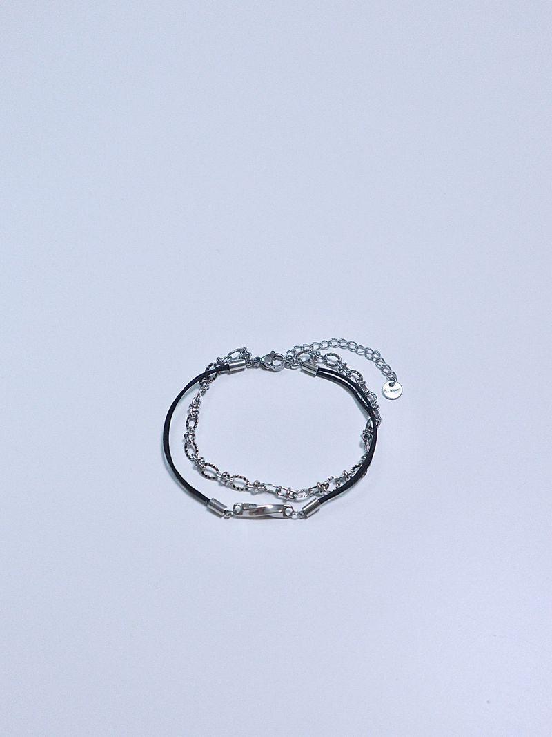 All surgical seel new wave layered string bracele