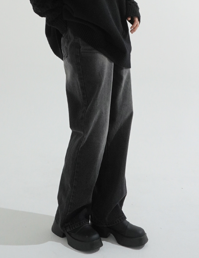 Seoungsu sand washing black denim