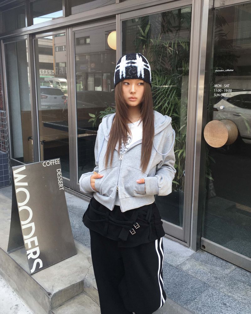 Powder crop hood jumper