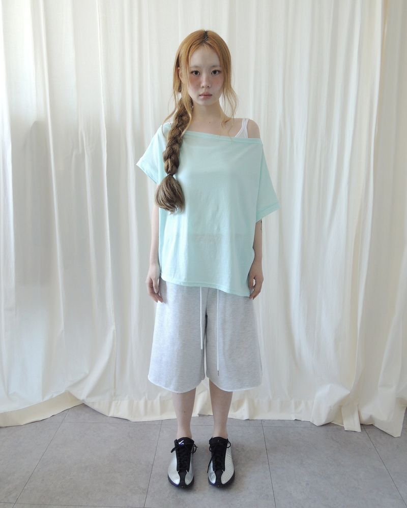 FREE LOOSE OFF-SHOULDER T-SHIRT