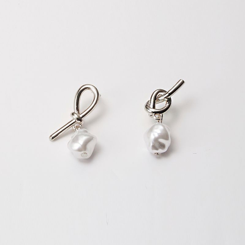 knot pearl post earring