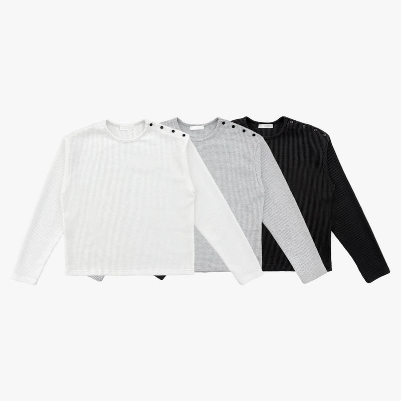 Shoulder button henley neck crop tee