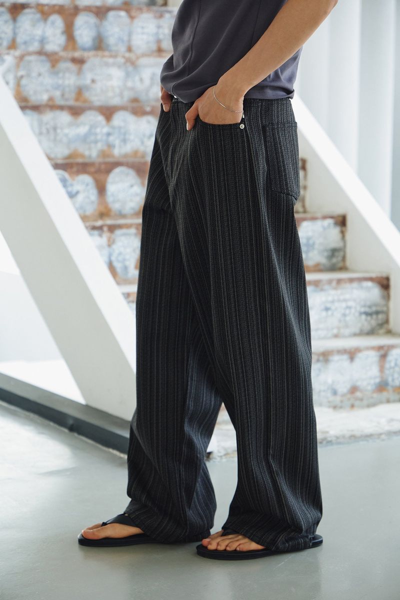 Need stripe wide denim pants(Black)