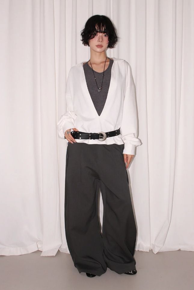 DEEP V-NECK COLLAR SWEATSHIRT
