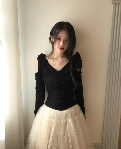 cloudemotion(クラウドエモーション)の「term ribbon off & shirring slim top(Tops)」