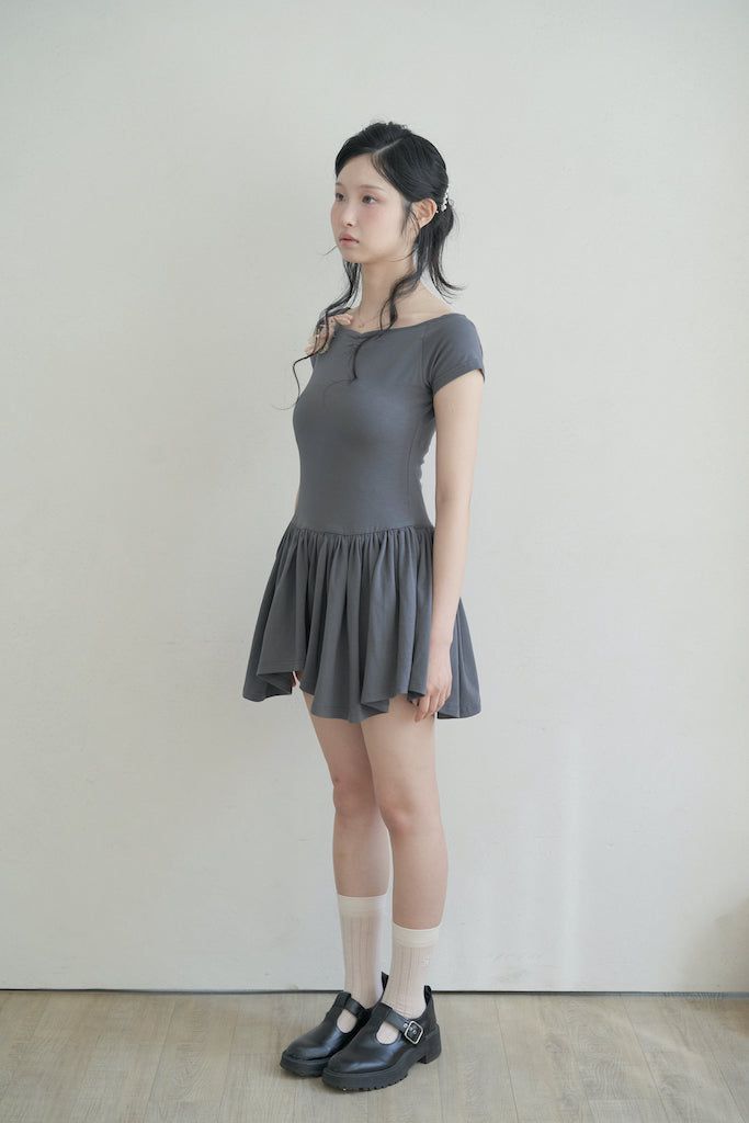 オープンショルダーギャザーミニドレス - dark grey