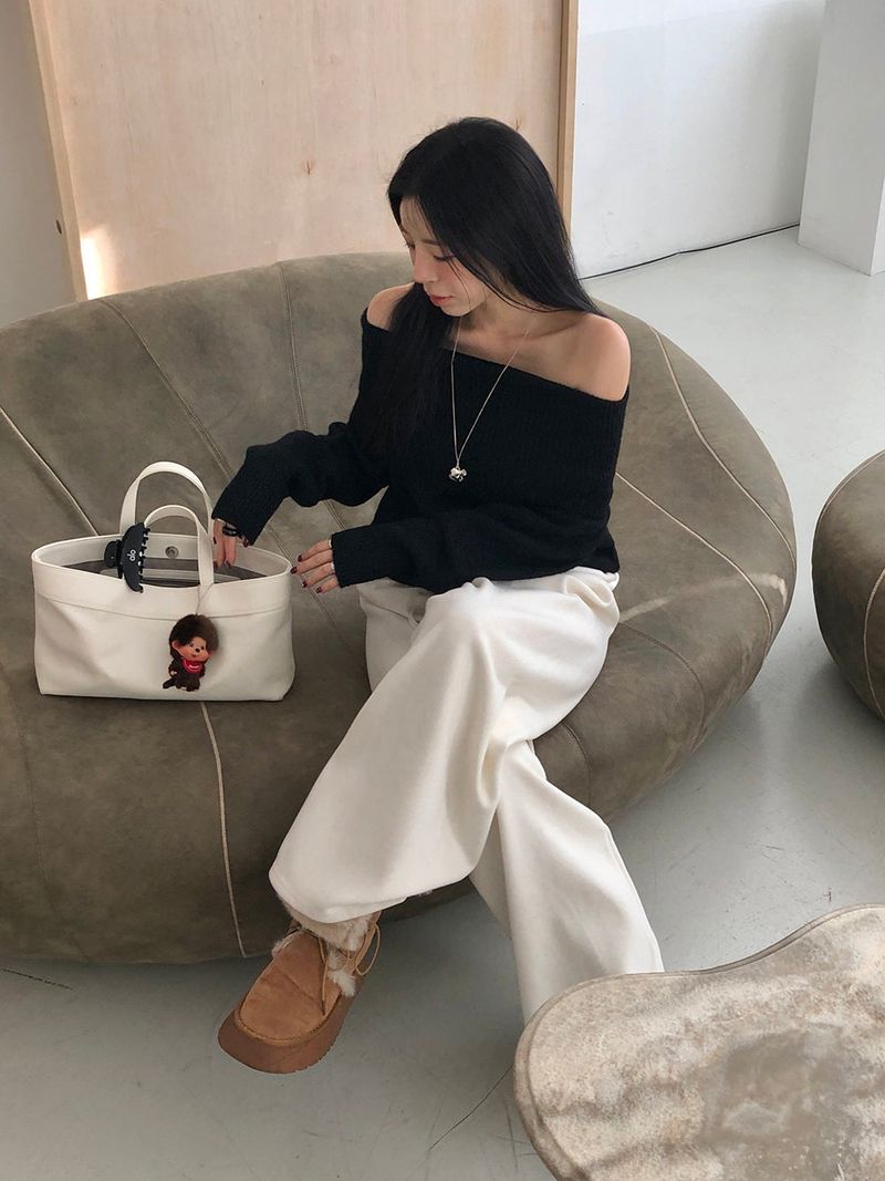[MADE] Endelin Wool Off-Shoulder Knit