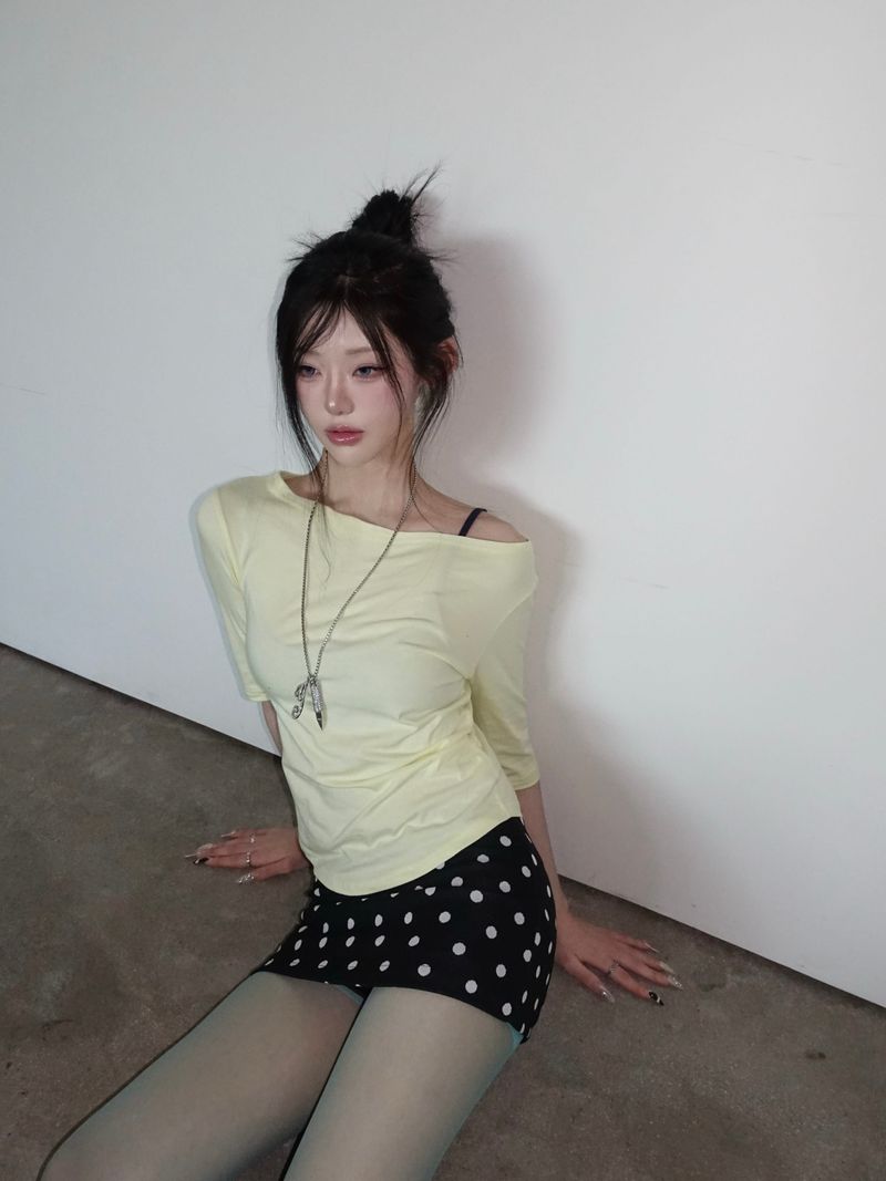 半袖ワンショルダーTシャツ