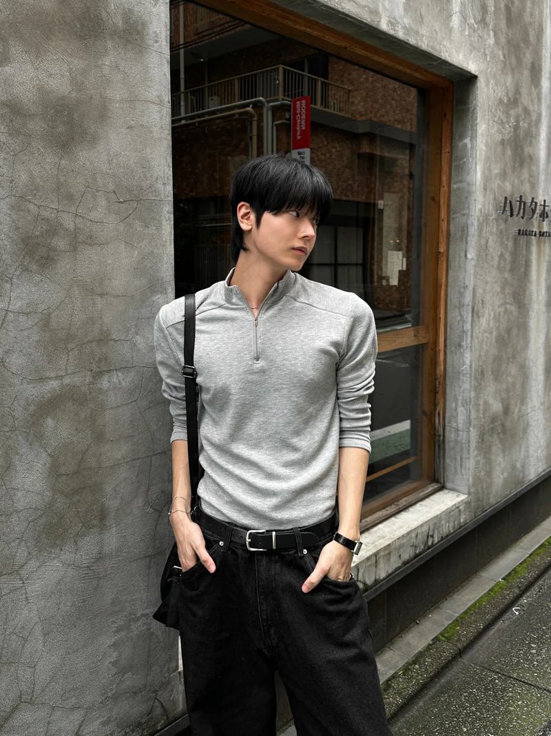 WHAT A LOOK（ワット ア ルック）の「Daikan Shoulderline Muscle Half-Zip（Tops）」