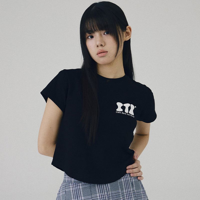 ITZ MINI LOGO CROP T SHIRT - BLACK