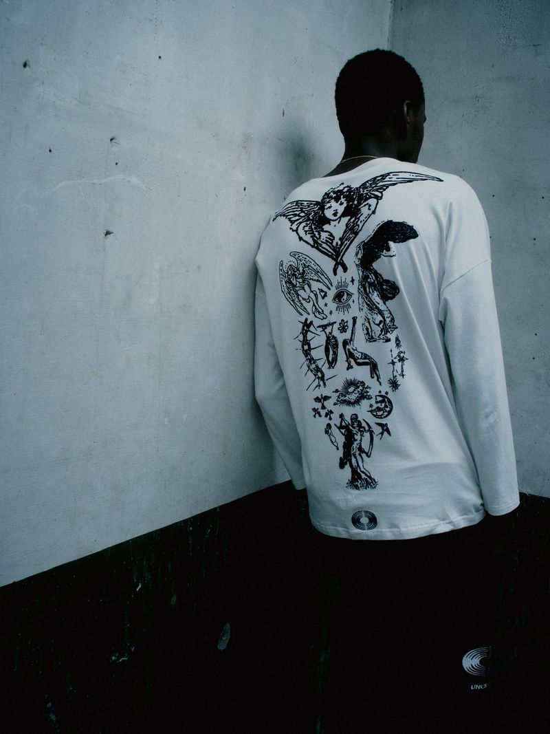 GRAPHIC LONG SLEEVE T-SHIRT