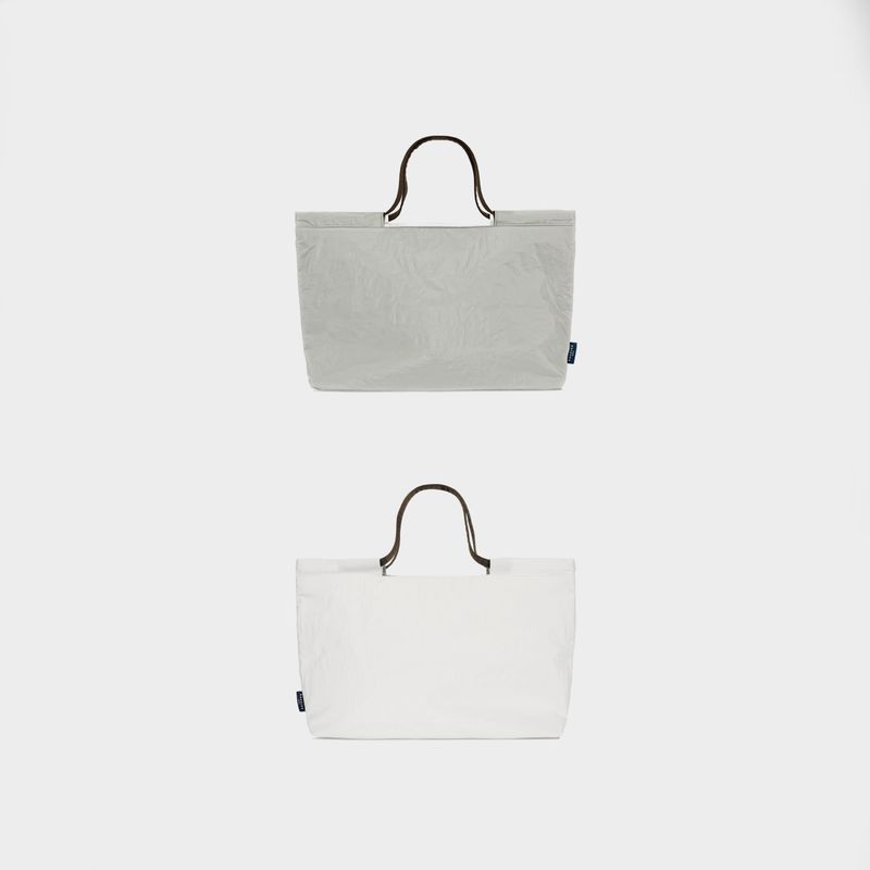 BASKISS(バスキス)の「TYVEK FLEXIBLE BAG - Sage Green & White (MEDIUM)(Bags)」